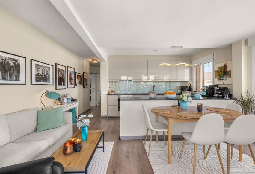 2 soveværelse Strandlejlighed til salg i Guardamar del Segura - € 298.000 (Ref: 9784471)