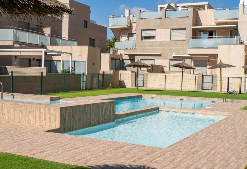 2 bedroom Bungalow for sale in Torre de la Horadada with pool - € 280,000 (Ref: 9789771)