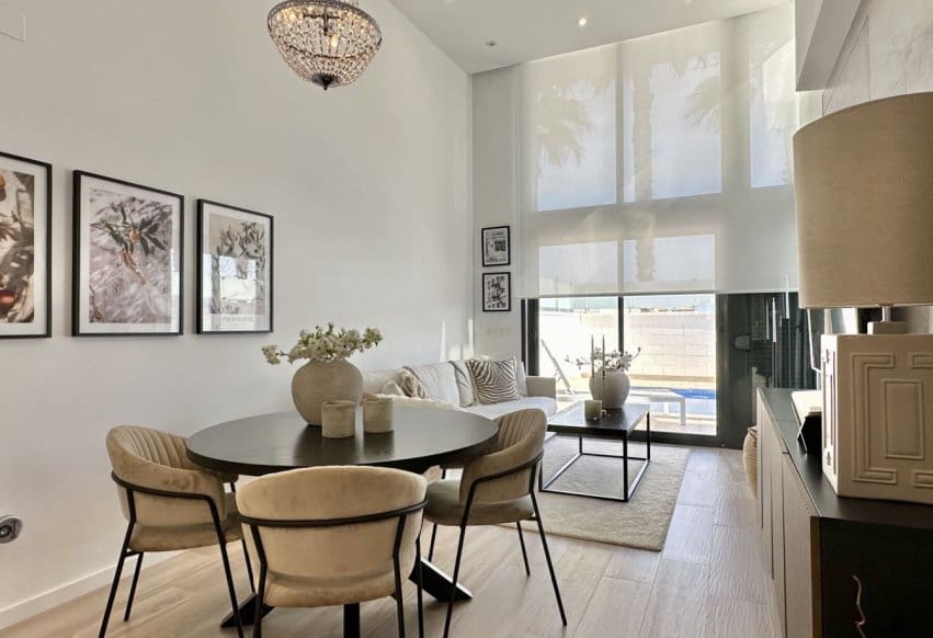 Chalet de 3 habitaciones en Orihuela Costa en venta con piscina - 449.950 € (Ref: 9802834)