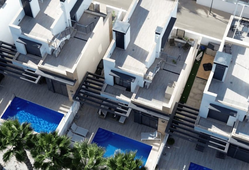 Chalet de 3 habitaciones en Orihuela Costa en venta con piscina - 449.950 € (Ref: 9802834)