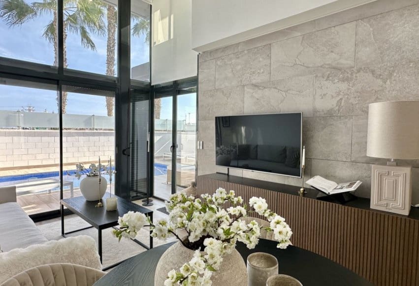 Chalet de 3 habitaciones en Orihuela Costa en venta con piscina - 449.950 € (Ref: 9802834)