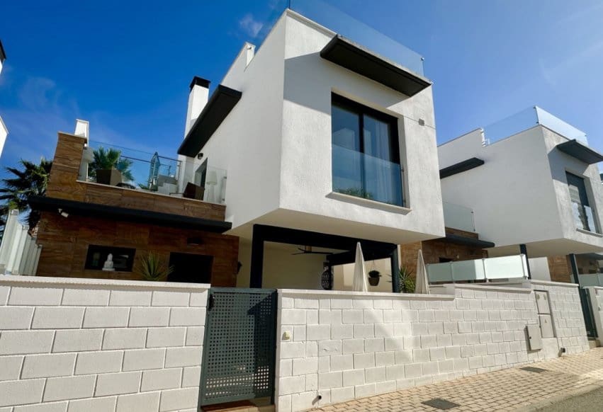 Chalet de 3 habitaciones en Orihuela Costa en venta con piscina - 449.950 € (Ref: 9802834)