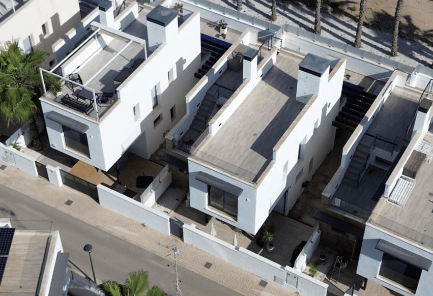 Chalet de 3 habitaciones en Orihuela Costa en venta con piscina - 449.950 € (Ref: 9802834)