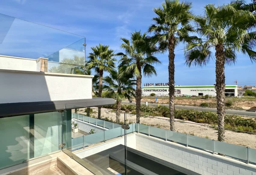 Chalet de 3 habitaciones en Orihuela Costa en venta con piscina - 449.950 € (Ref: 9802834)