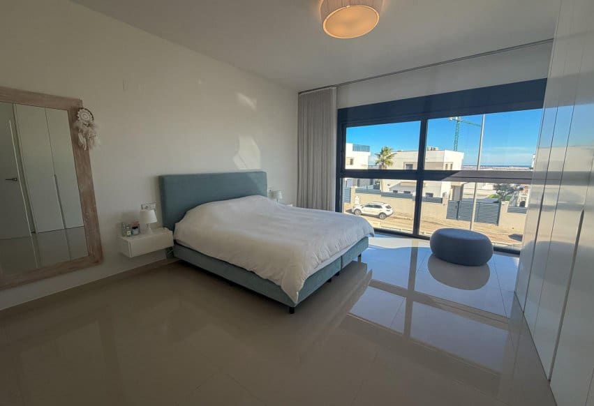 Chalet de 4 habitaciones en San Miguel de Salinas en venta con piscina - 610.000 € (Ref: 9802835)