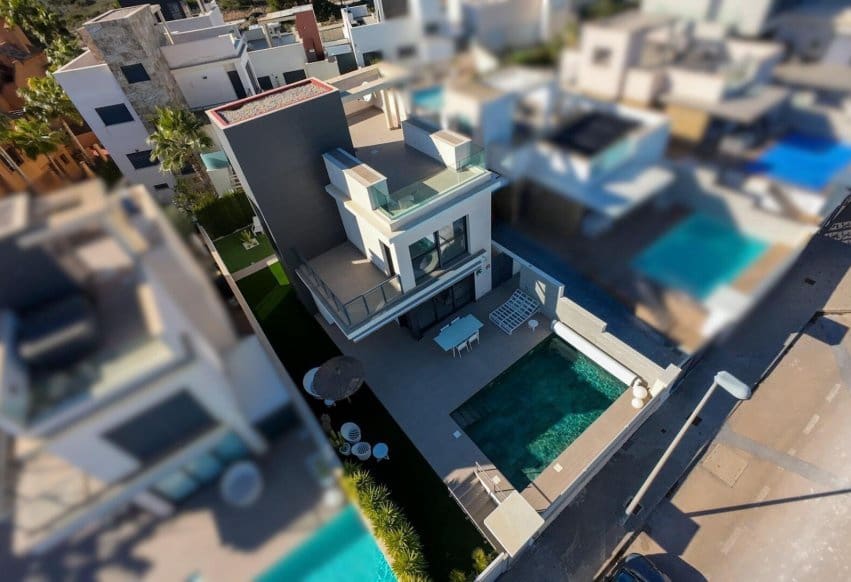 Chalet de 4 habitaciones en San Miguel de Salinas en venta con piscina - 610.000 € (Ref: 9802835)