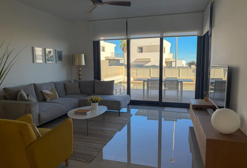 Chalet de 4 habitaciones en San Miguel de Salinas en venta con piscina - 610.000 € (Ref: 9802835)