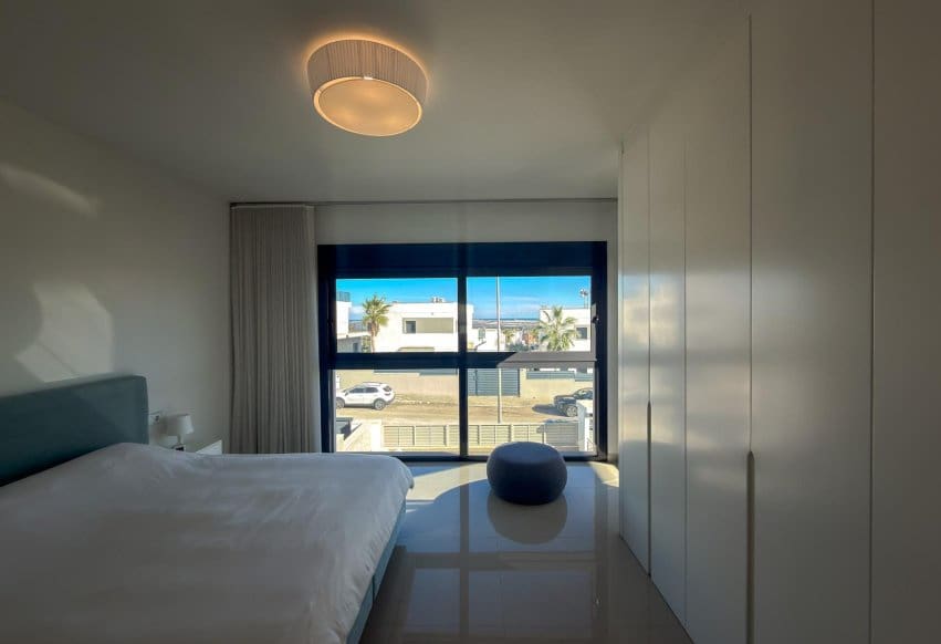 Chalet de 4 habitaciones en San Miguel de Salinas en venta con piscina - 610.000 € (Ref: 9802835)