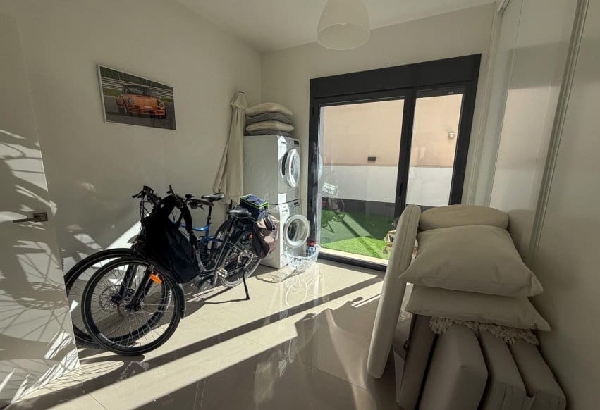 Chalet de 4 habitaciones en San Miguel de Salinas en venta con piscina - 610.000 € (Ref: 9802835)