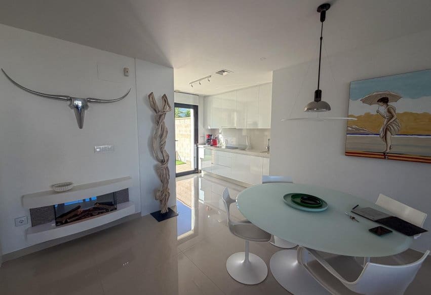 4 Zimmer Villa zu verkaufen in San Miguel de Salinas mit Pool - 580.000 € (Ref: 9802835)