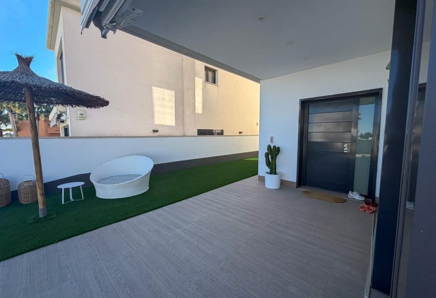 4 bedroom Villa for sale in San Miguel de Salinas with pool - € 580,000 (Ref: 9802835)