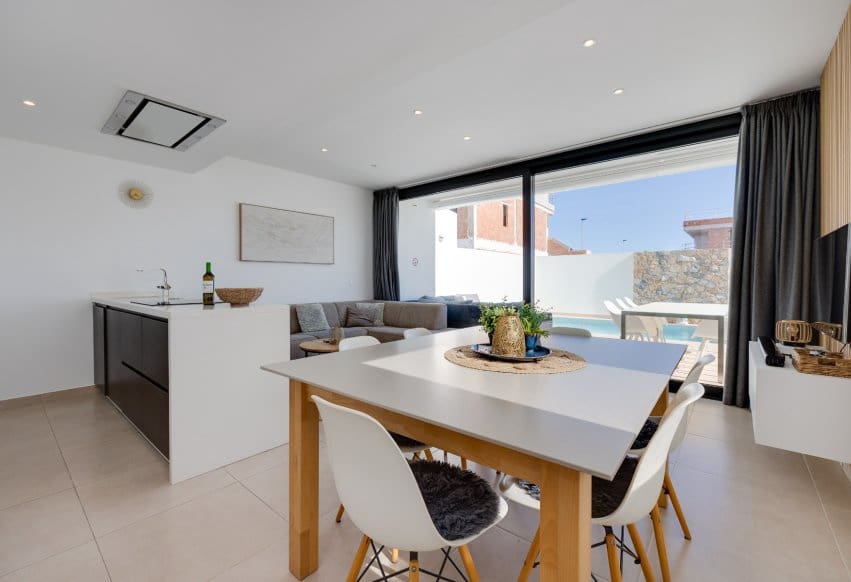 3 bedroom Villa for sale in Santiago de la Ribera with pool - € 369,000 (Ref: 9802836)