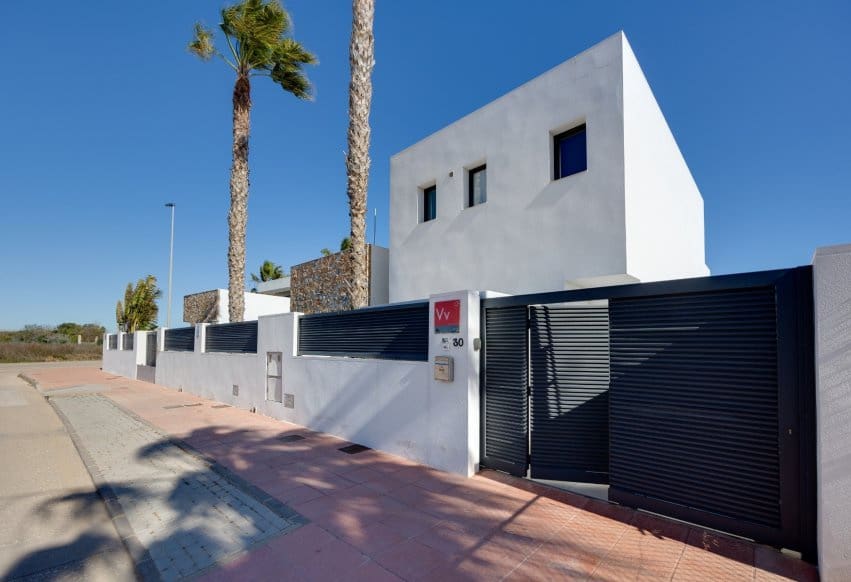 3 bedroom Villa for sale in Santiago de la Ribera with pool - € 369,000 (Ref: 9802836)