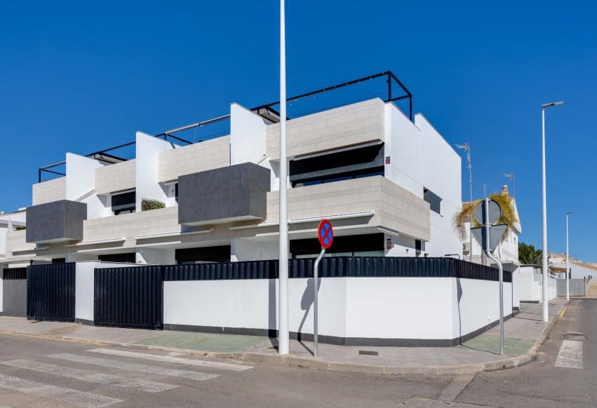 3 slaapkamer Bungalow te koop in Pilar de la Horadada met zwembad - € 399.000 (Ref: 9802837)