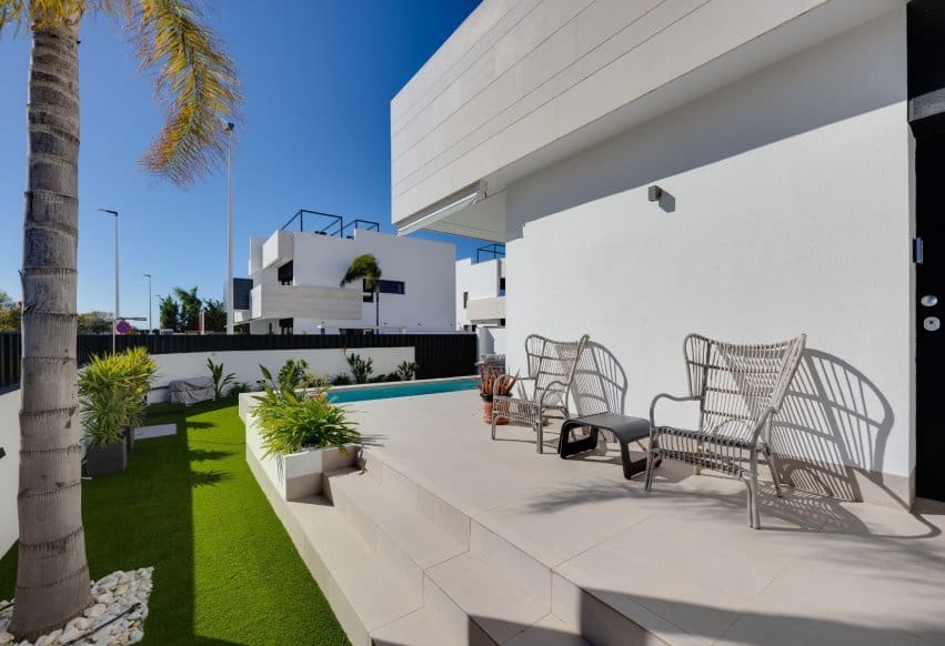 3 slaapkamer Bungalow te koop in Pilar de la Horadada met zwembad - € 399.000 (Ref: 9802837)