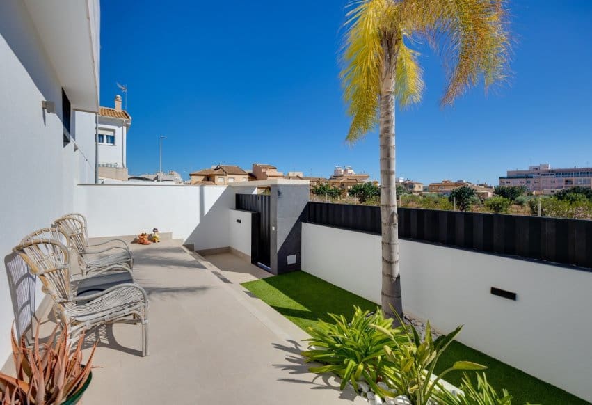3 slaapkamer Bungalow te koop in Pilar de la Horadada met zwembad - € 399.000 (Ref: 9802837)