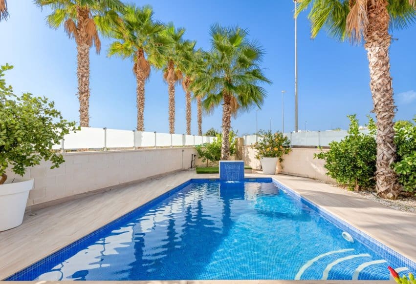 5 quarto Moradia para venda em Cabo Roig com piscina - 829 000 € (Ref: 9802840)