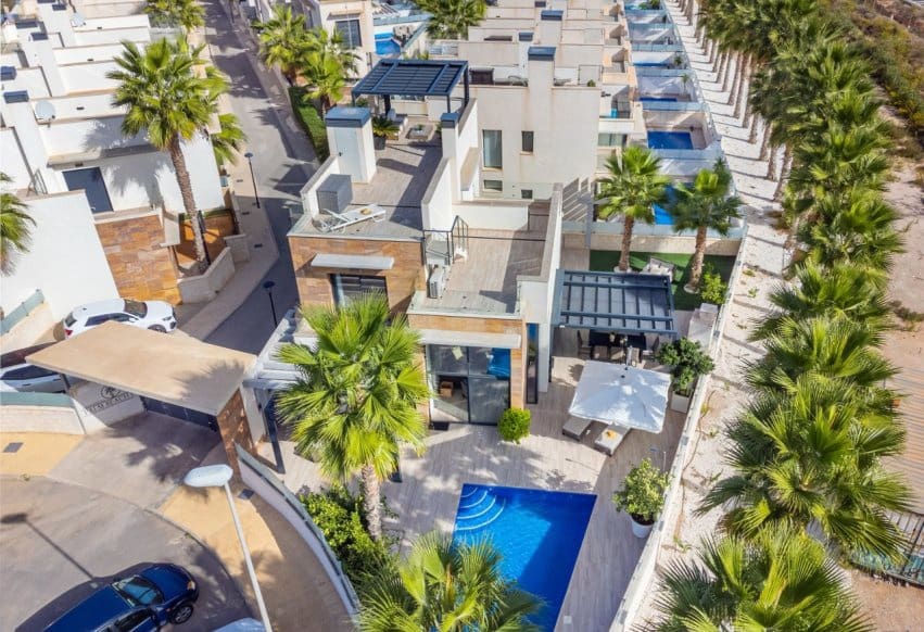 5 quarto Moradia para venda em Cabo Roig com piscina - 829 000 € (Ref: 9802840)