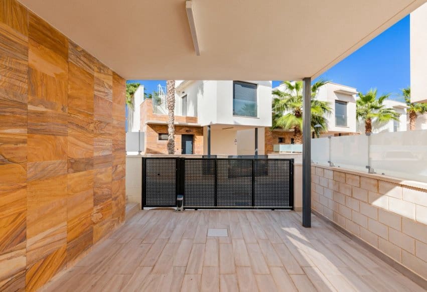 5 quarto Moradia para venda em Cabo Roig com piscina - 829 000 € (Ref: 9802840)