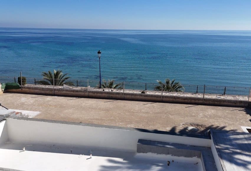 Chalet de 5 habitaciones en Punta Prima en venta con piscina - 3.900.000 € (Ref: 9802841)