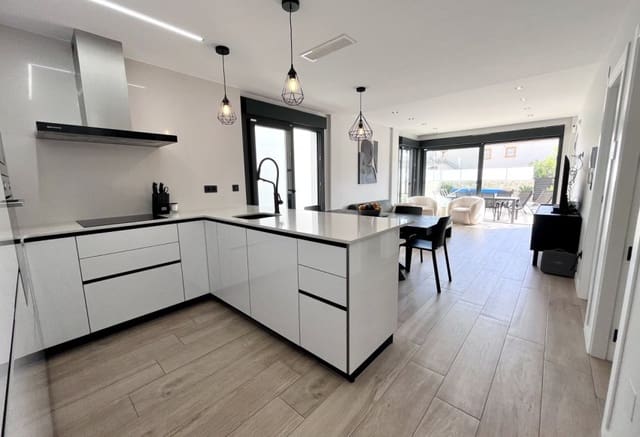 4 Zimmer Villa zu verkaufen in Punta Prima, Torrevieja mit Pool - 794.950 € (Ref: 9802842)