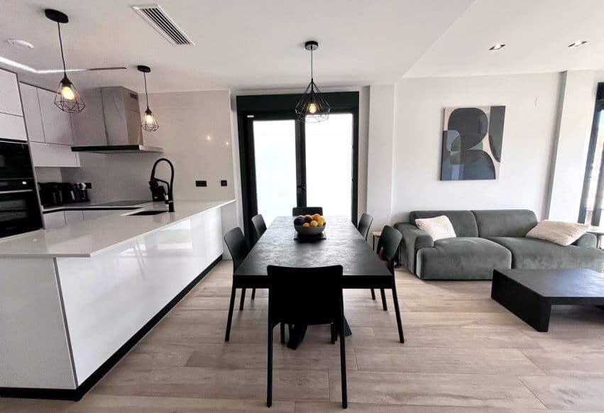 4 Zimmer Villa zu verkaufen in Punta Prima mit Pool - 794.950 € (Ref: 9802842)