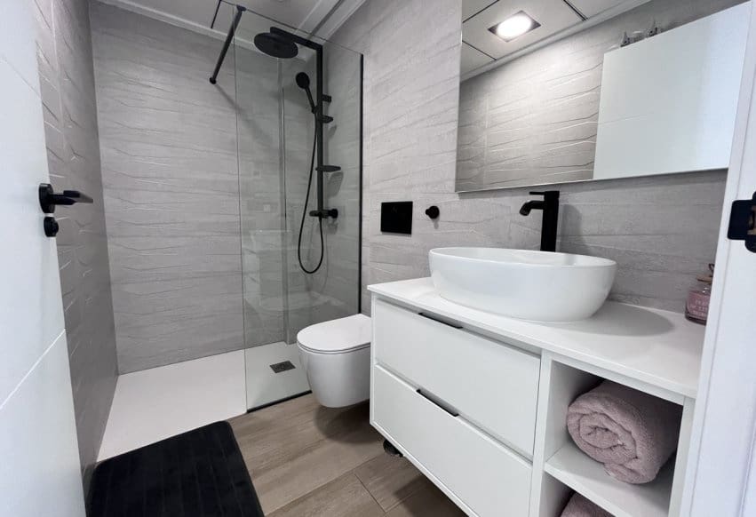 4 Zimmer Villa zu verkaufen in Punta Prima mit Pool - 794.950 € (Ref: 9802842)