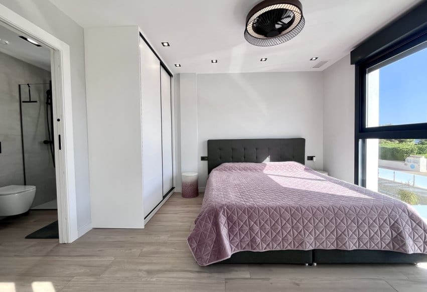 4 Zimmer Villa zu verkaufen in Punta Prima mit Pool - 794.950 € (Ref: 9802842)