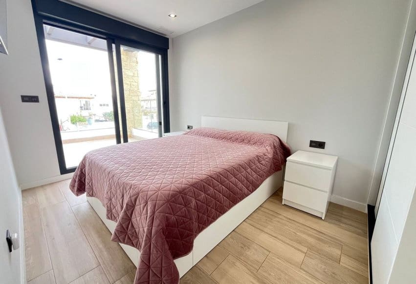 4 Zimmer Villa zu verkaufen in Punta Prima mit Pool - 794.950 € (Ref: 9802842)