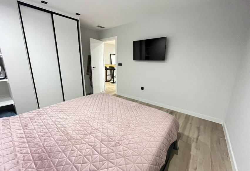 4 Zimmer Villa zu verkaufen in Punta Prima mit Pool - 794.950 € (Ref: 9802842)