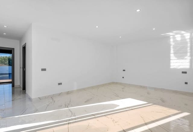 4 bedroom Villa for sale in Dehesa de Campoamor, Orihuela - € 985,000 (Ref: 9802847)