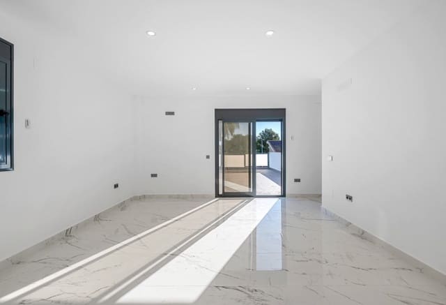 4 bedroom Villa for sale in Dehesa de Campoamor, Orihuela - € 985,000 (Ref: 9802847)