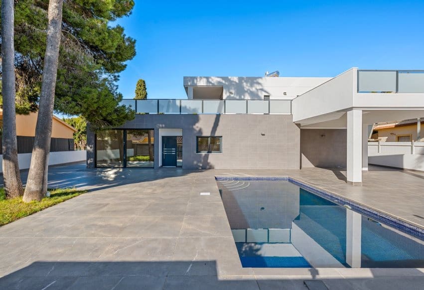 4 bedroom Villa for sale in Campoamor - € 985,000 (Ref: 9802847)