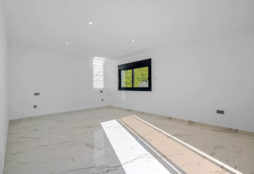 4 bedroom Villa for sale in Campoamor - € 985,000 (Ref: 9802847)