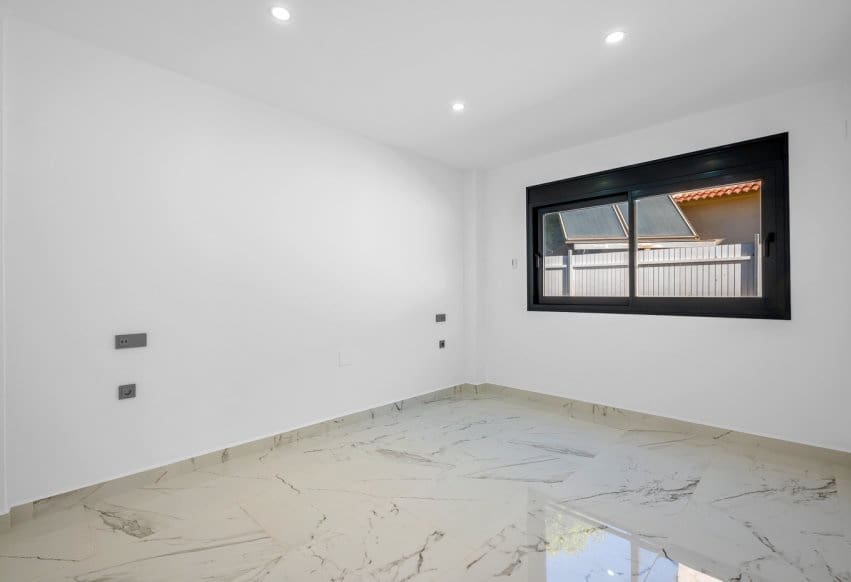 4 bedroom Villa for sale in Campoamor - € 985,000 (Ref: 9802847)