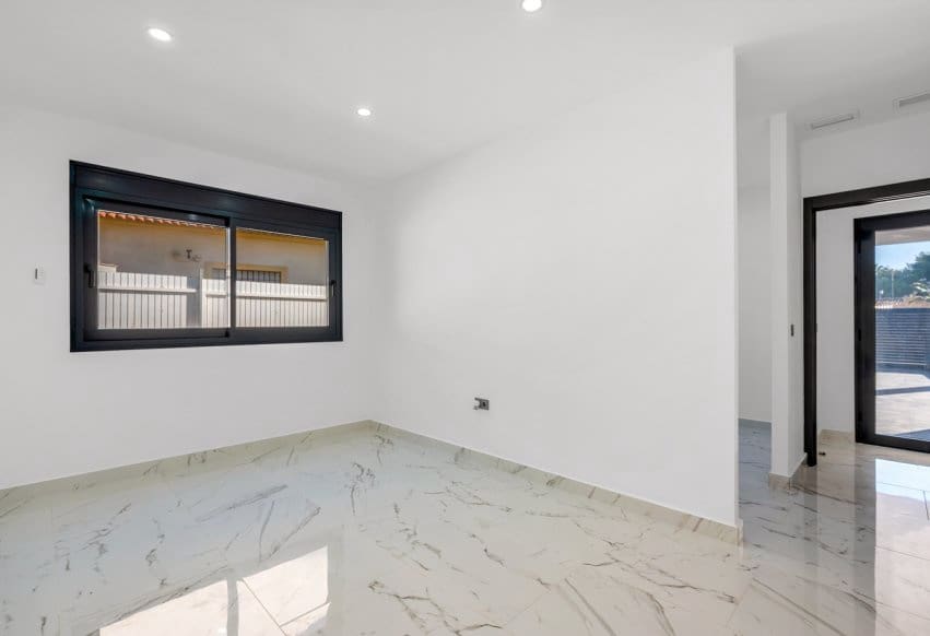 4 bedroom Villa for sale in Campoamor - € 985,000 (Ref: 9802847)