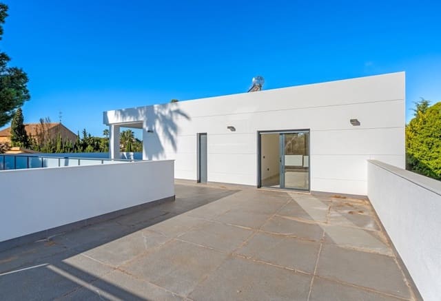 4 bedroom Villa for sale in Dehesa de Campoamor, Orihuela - € 985,000 (Ref: 9802847)
