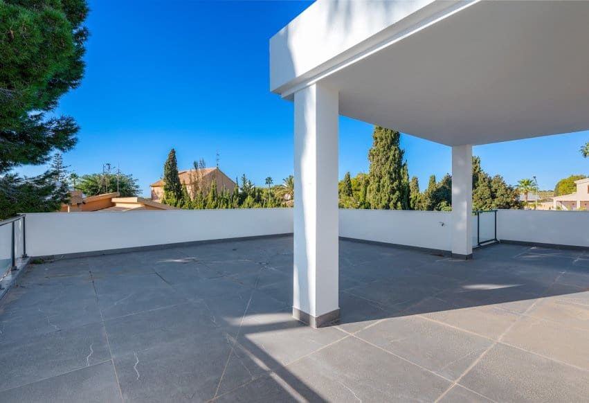 4 bedroom Villa for sale in Campoamor - € 985,000 (Ref: 9802847)