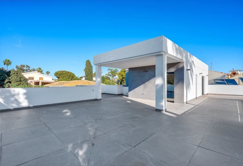 4 bedroom Villa for sale in Campoamor - € 985,000 (Ref: 9802847)