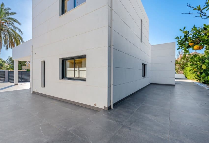 4 bedroom Villa for sale in Campoamor - € 985,000 (Ref: 9802847)