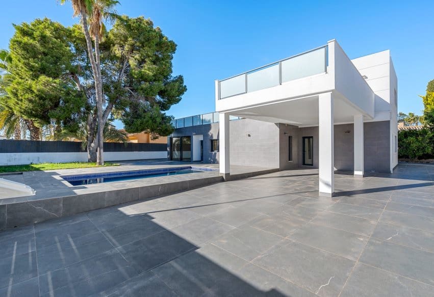 4 bedroom Villa for sale in Campoamor - € 985,000 (Ref: 9802847)