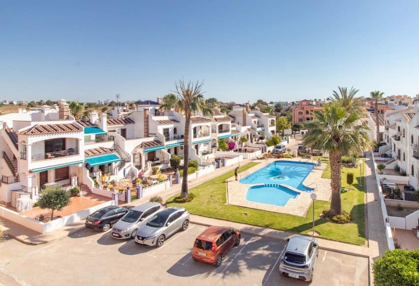 2 sypialnia Penthouse na sprzedaż w Villamartin z basenem - 379 000 € (Ref: 9802849)