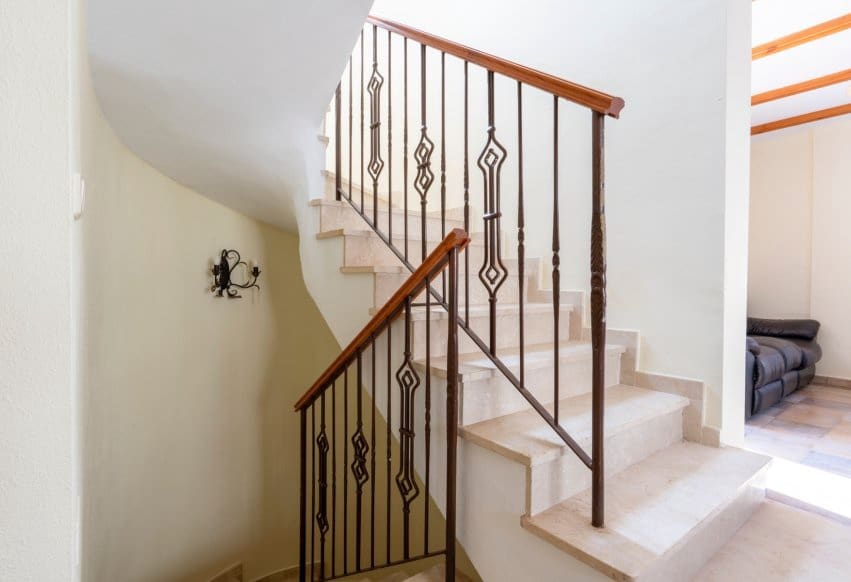 Chalet de 6 habitaciones en Villamartin en venta - 365.000 € (Ref: 9802850)