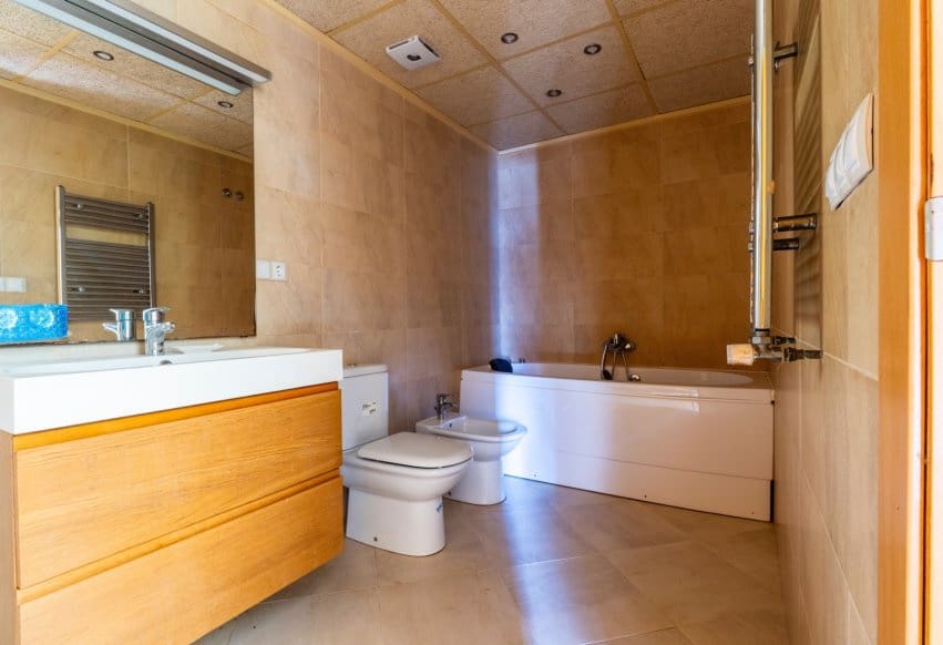 Chalet de 6 habitaciones en Villamartin en venta - 365.000 € (Ref: 9802850)