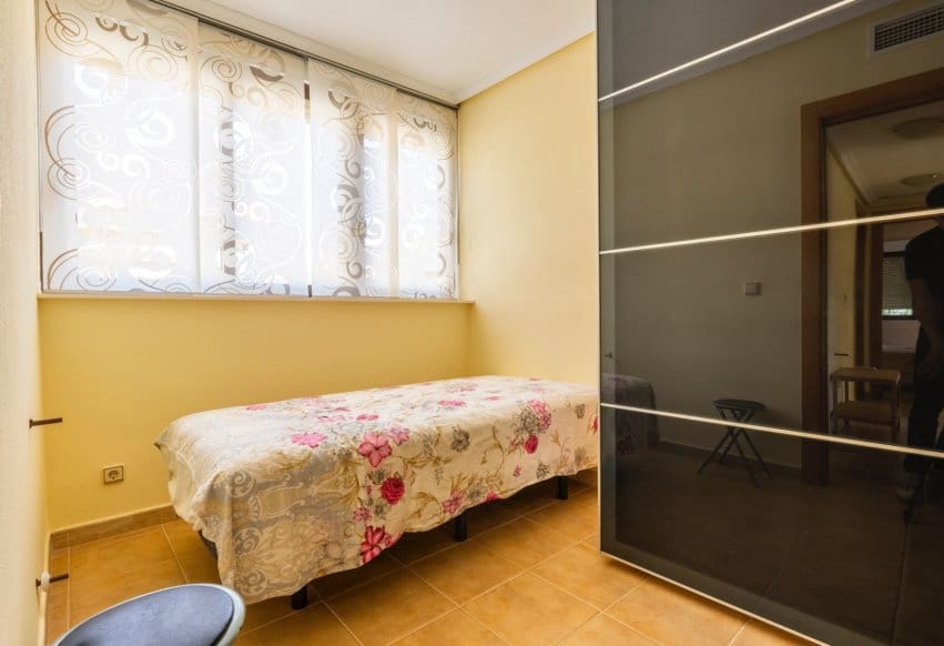 Chalet de 6 habitaciones en Villamartin en venta - 365.000 € (Ref: 9802850)