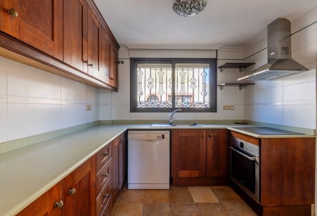 6 soveværelse Villa til salg i Villamartin, Orihuela - € 365.000 (Ref: 9802850)