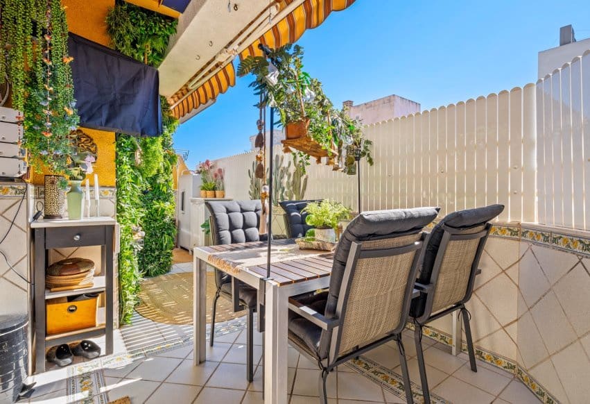 Ático de 3 habitaciones en Torrevieja en venta - 265.000 € (Ref: 9802853)