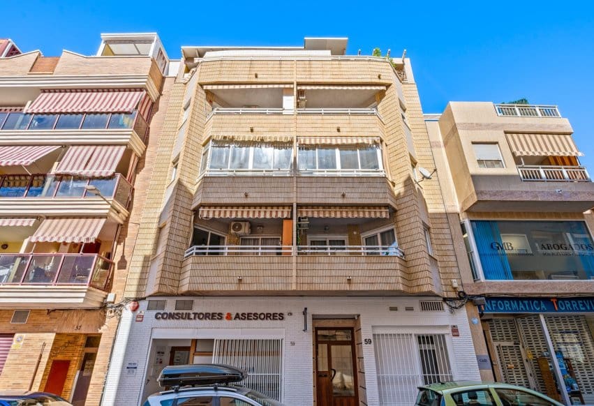 Ático de 3 habitaciones en Torrevieja en venta - 265.000 € (Ref: 9802853)