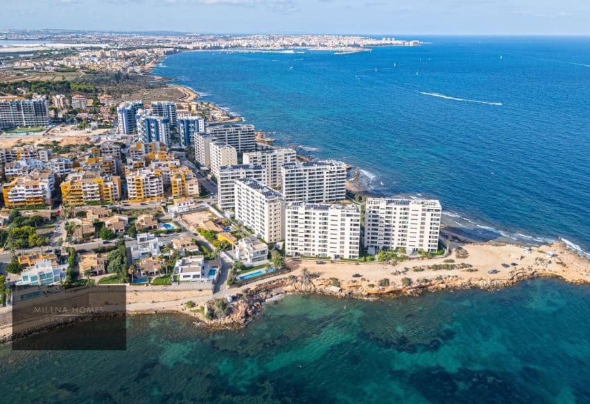 2 soveværelse Strandlejlighed til salg i Torrevieja - € 559.000 (Ref: 9802856)