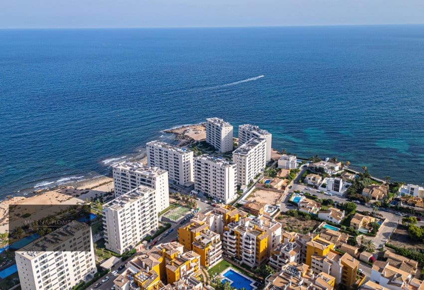 2 soveværelse Strandlejlighed til salg i Torrevieja - € 559.000 (Ref: 9802856)